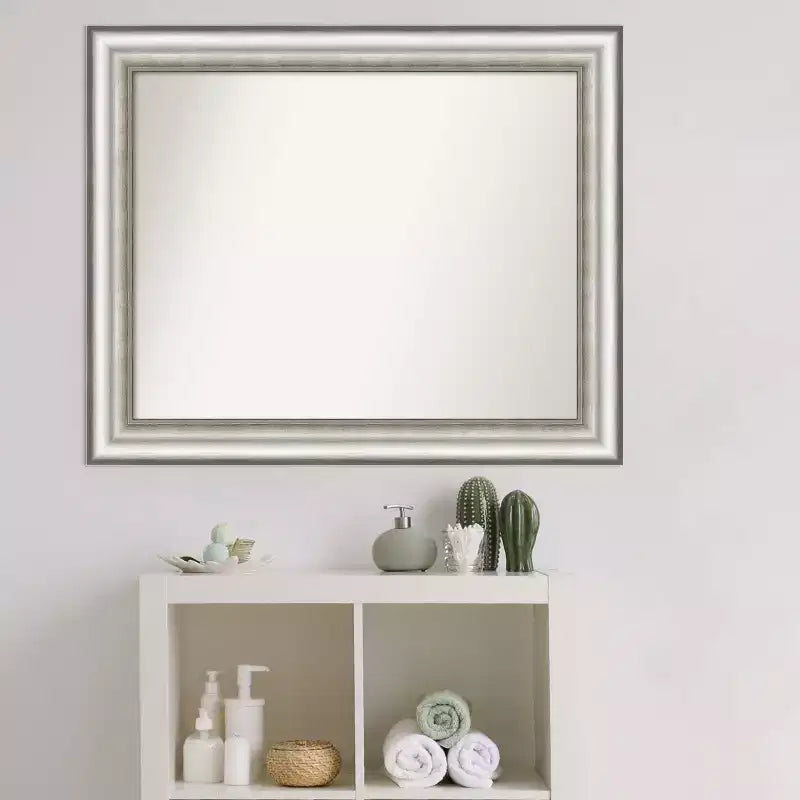 Specchio da parete rettangolare incorniciato 33" x 27" – Argento spazzolato