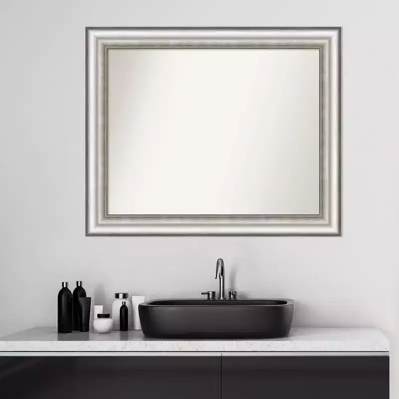 Specchio da parete rettangolare incorniciato 33" x 27" – Argento spazzolato