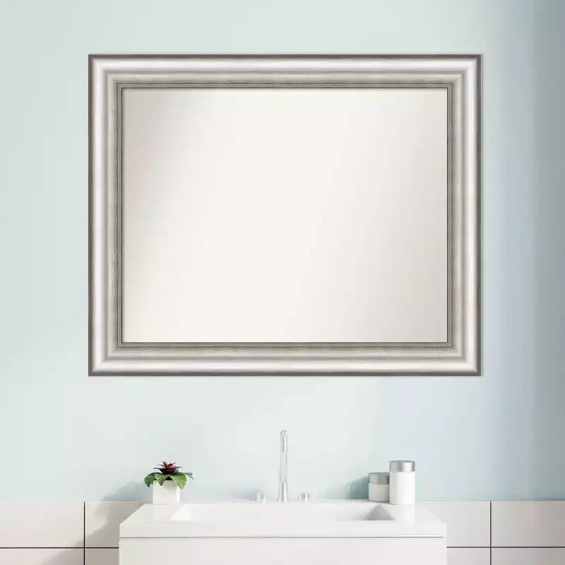 Specchio da parete rettangolare incorniciato 33" x 27" – Argento spazzolato