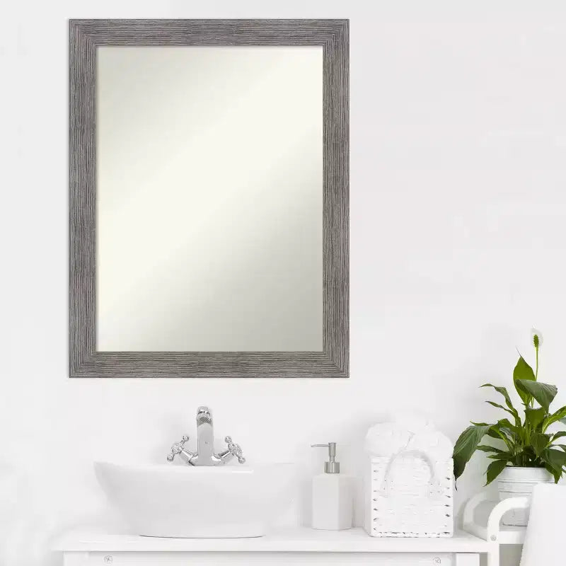 Specchio da parete rettangolare con cornice a righe grigie, 21,5" x 27,5"