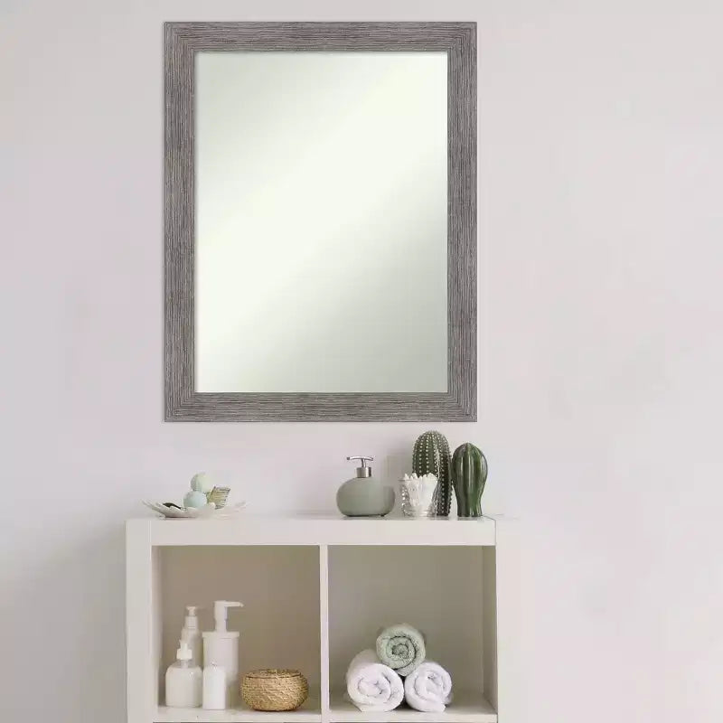 Specchio da parete rettangolare con cornice a righe grigie, 21,5" x 27,5"