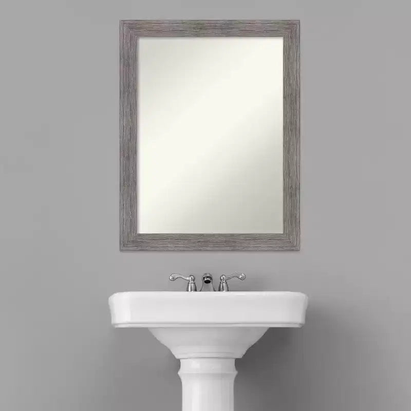 Specchio da parete rettangolare con cornice a righe grigie, 21,5" x 27,5"