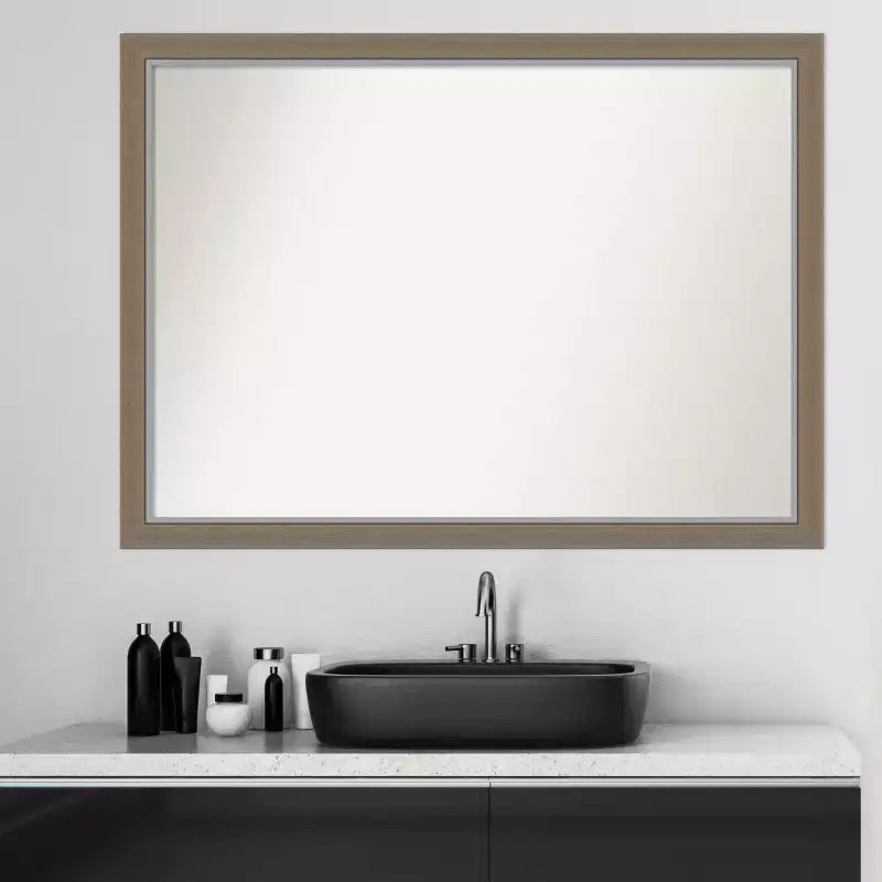 Specchio da parete rettangolare per bagno 104 x 76 cm con cornice stretta marrone