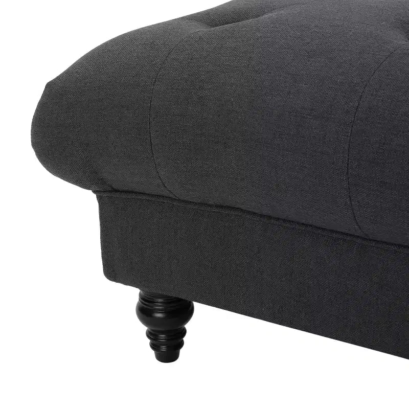 Pouf quadrato capitonné con cuciture a rombi e gambe in betulla